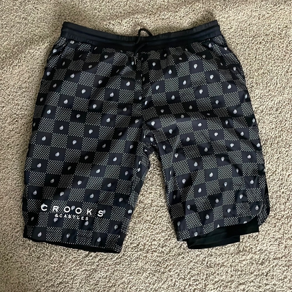 Crooks and castles shorts L